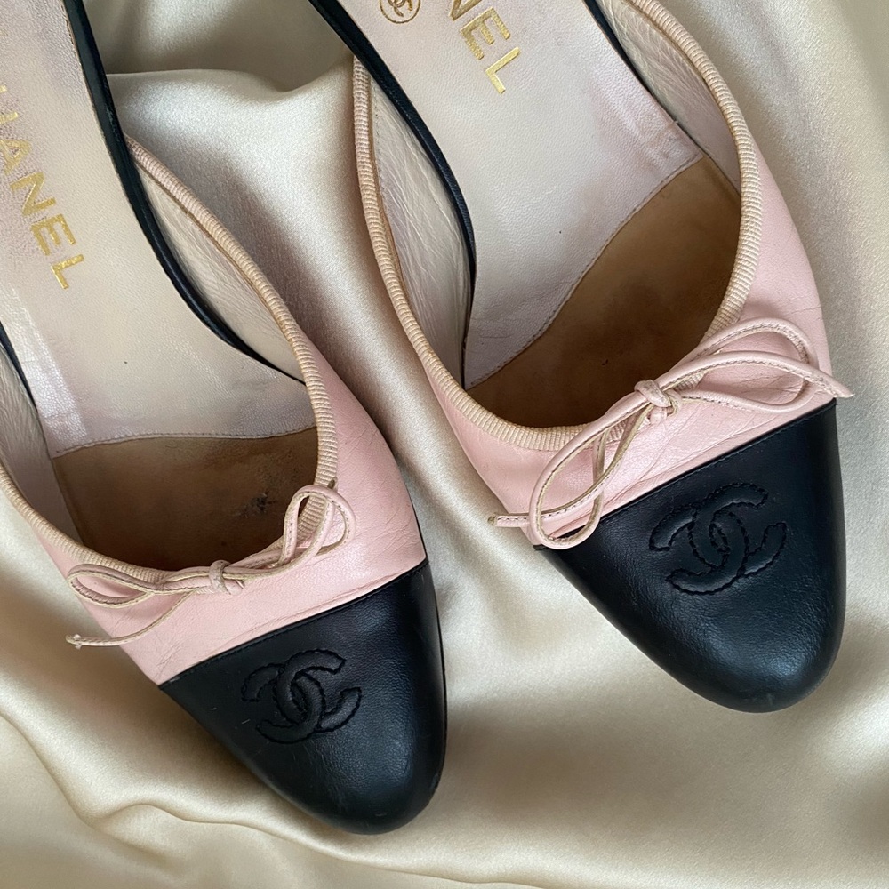 Vintage Chanel CC Pink Black cap toe mules